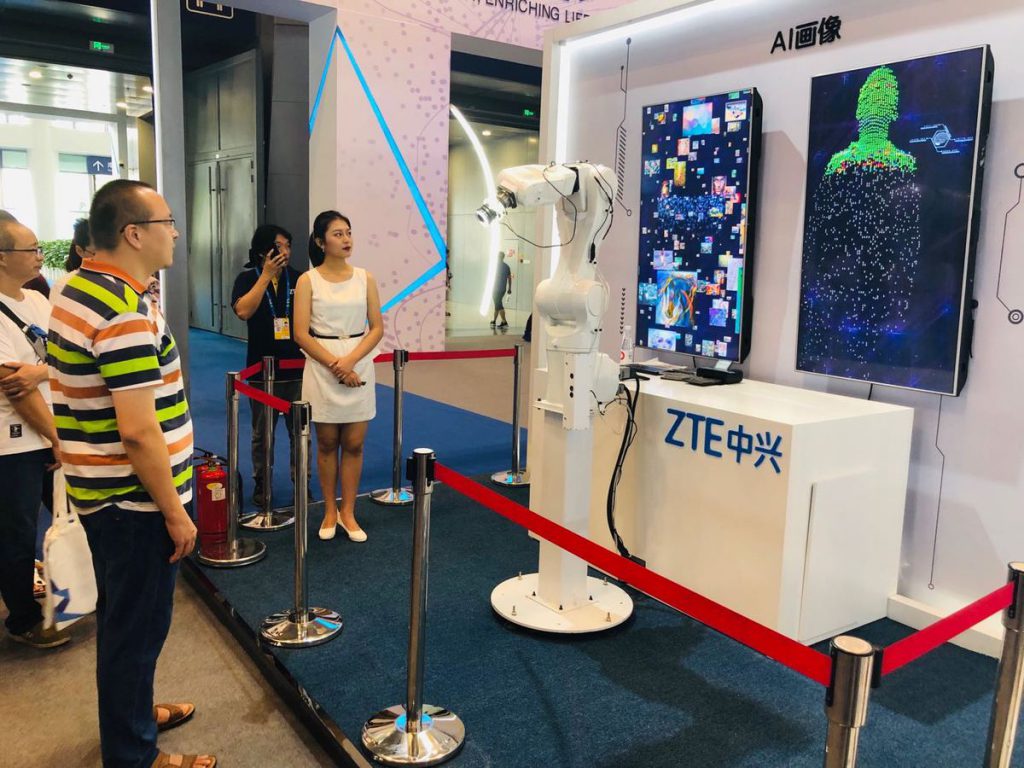 Smart China Expo destaca a tecnologia inteligente, OMDN, O Mundo dos Negócios